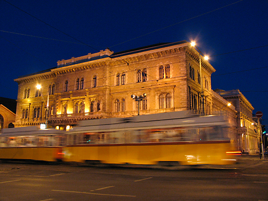 Universit-aet Budapest
